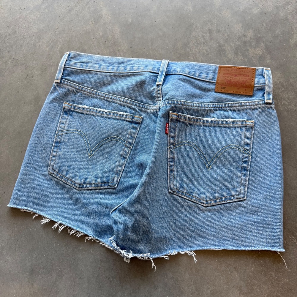Levis 501 Original Cut Off Denim Shorts Light Wash Blue W30 1023